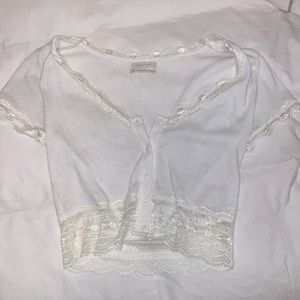 urban outfitters white crop top with lace trim